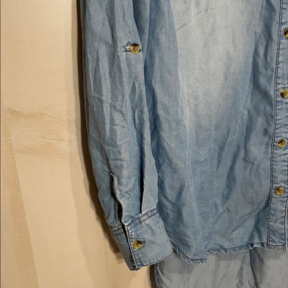 ⭐️RARE FIND⭐️LOVE 8 Hi-Low Denim Shirt - Picture 4 of 15